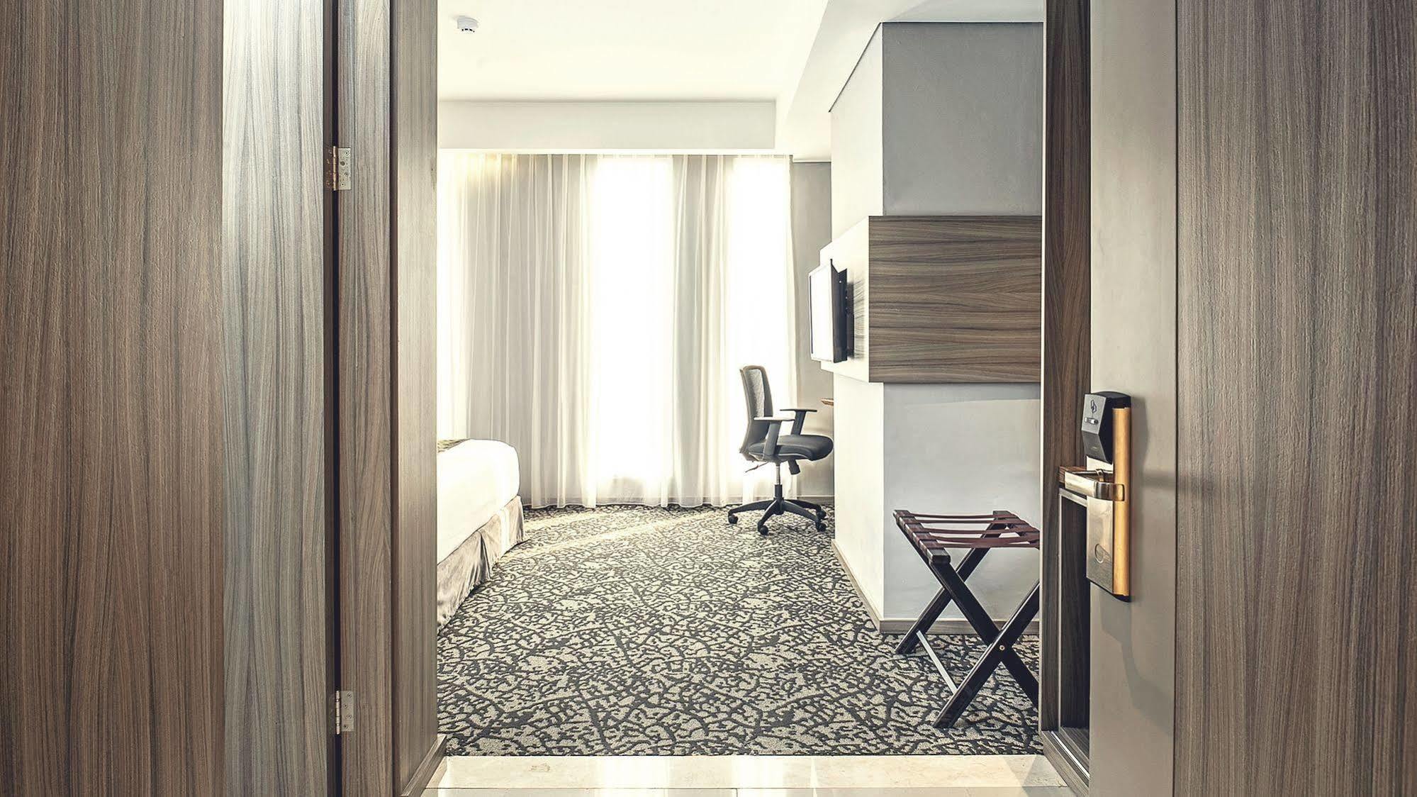 Hotel Grandhika Iskandarsyah Jakarta Exterior photo